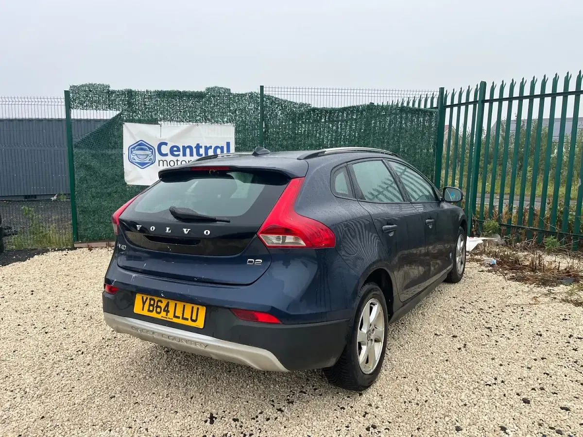 Used Volvo V40 SE 2014 Blue Hatchback