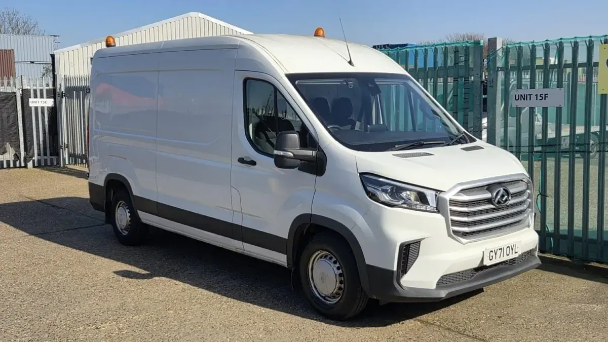 Usado Maxus V90 161 HP (118 kW) 2021 Branco Van