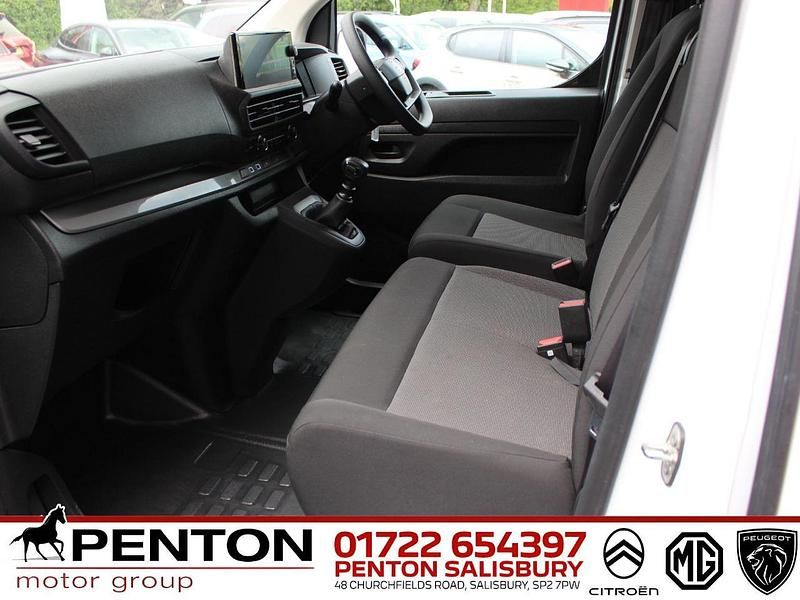 Used Vauxhall Vivaro S 120 HP (88 kW) 2024 White MPV