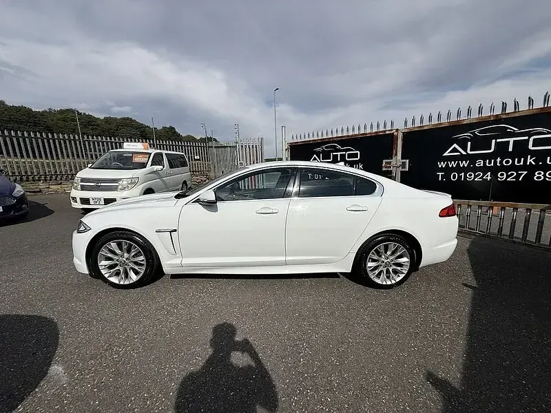 Used Jaguar XF 200 HP (147 kW) 2013 White Sedan