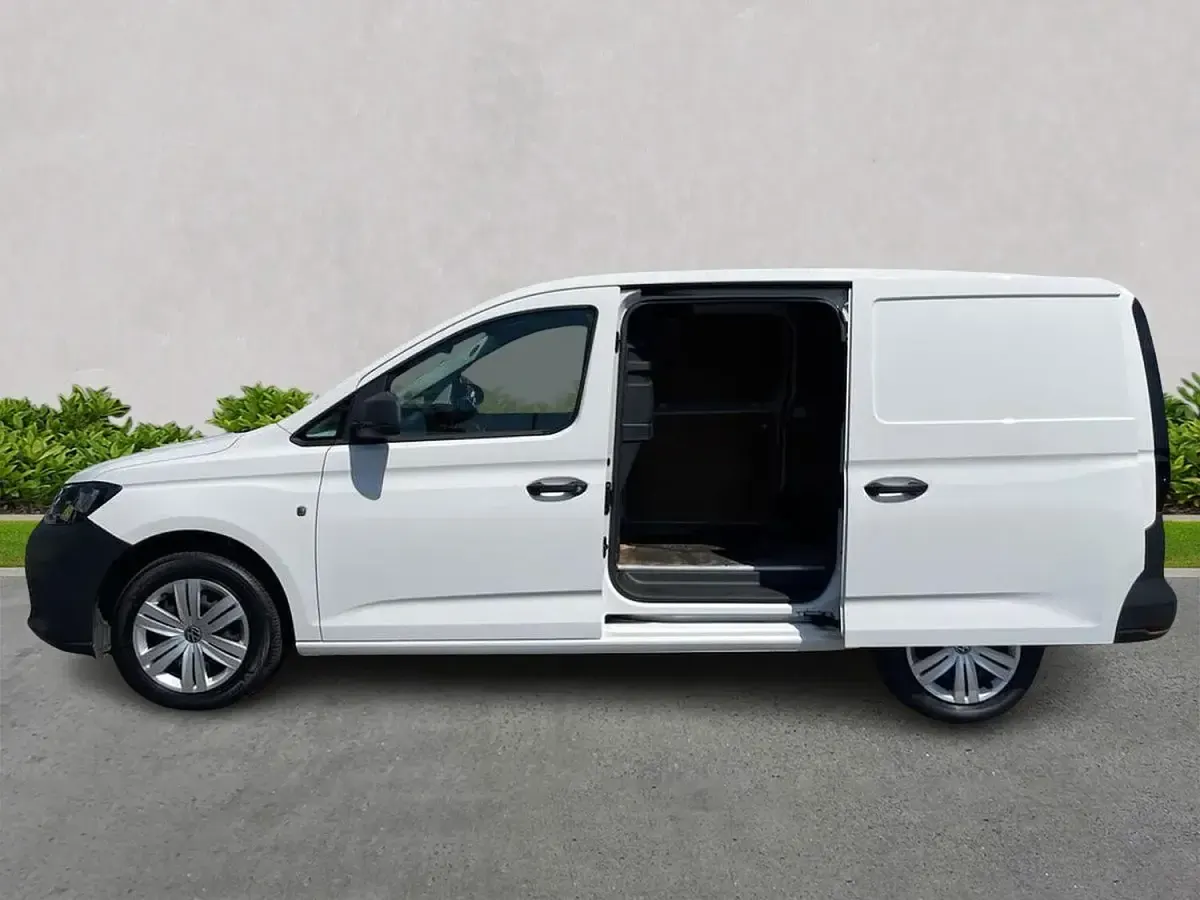 Used VW Caddy Maxi 102 HP (75 kW) 2023 White MPV