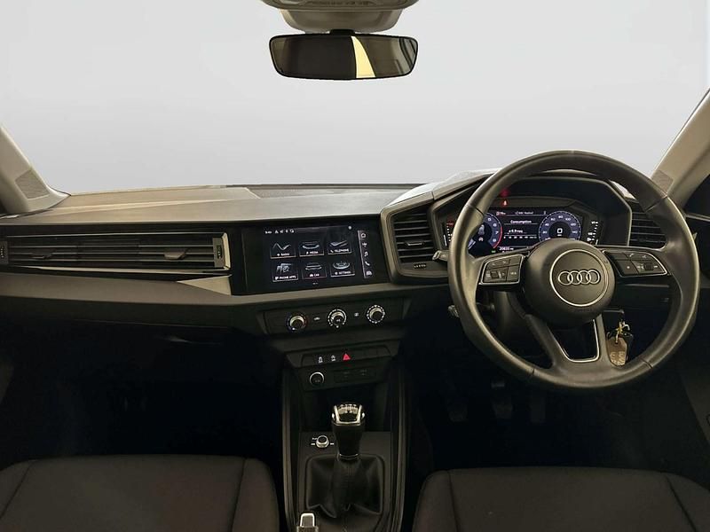 Used Audi A1 Sportback Advanced 95 HP (69 kW) 2022 White Hatchback