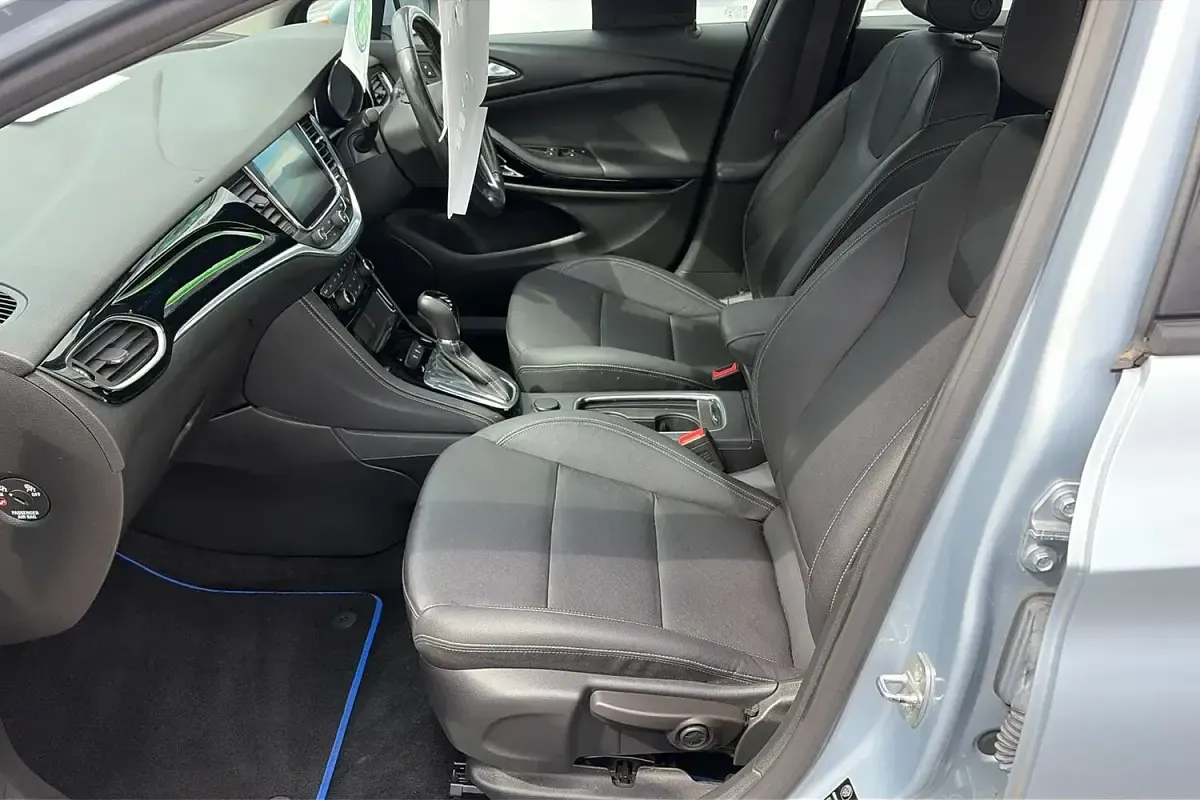 Used Vauxhall Astra Elite 150 HP (110 kW) 2019 Silver Hatchback