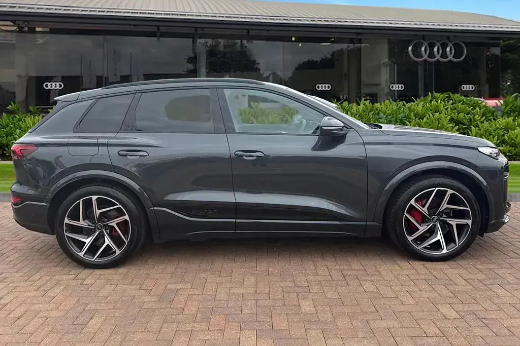 Used Audi Q6 e-tron Advanced 284 kW (387 HP) 2024 Grey SUV