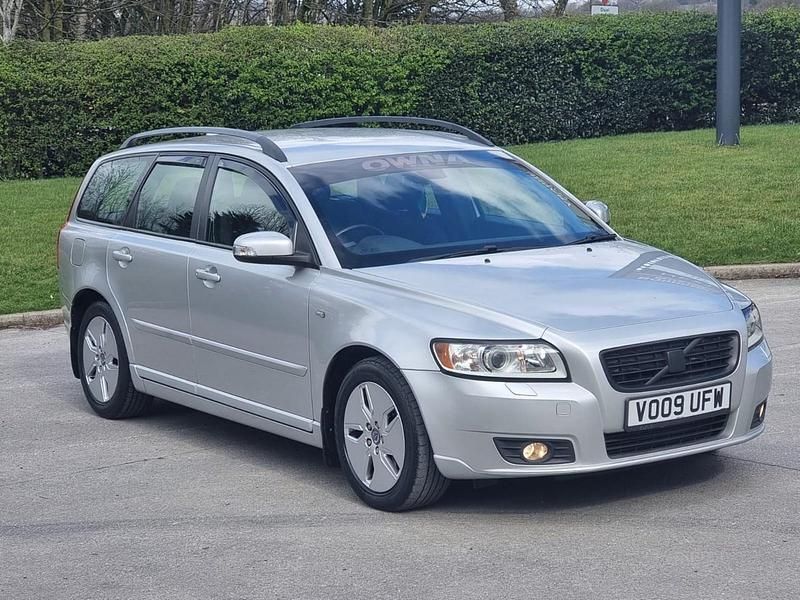 Silver Used 2009 Volvo V50 SE Estate | £2,990 (Fair price) - Image 1/4