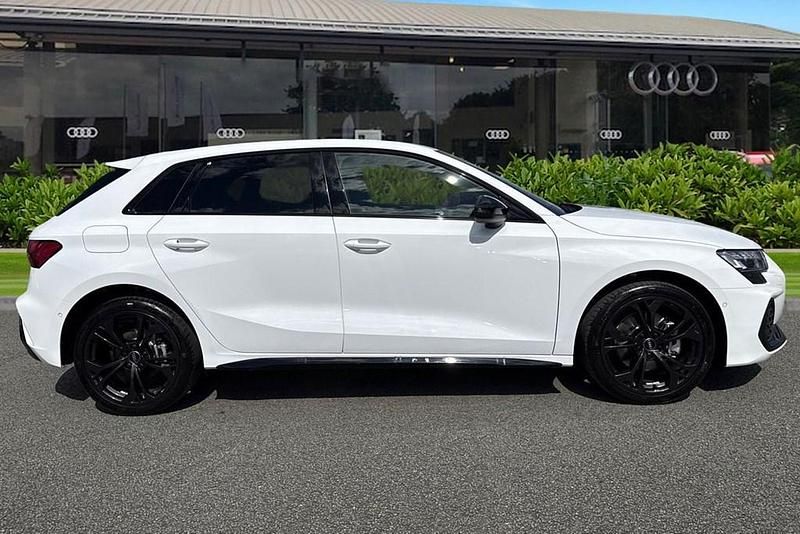 Used Audi A3 e-tron Black Edition 204 HP (150 kW) 2024 White Hatchback