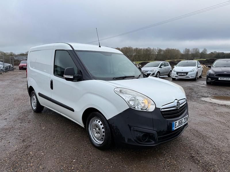 White Used 2016 Vauxhall Combo Van | £2,495 (Fair price) - Image 1/4