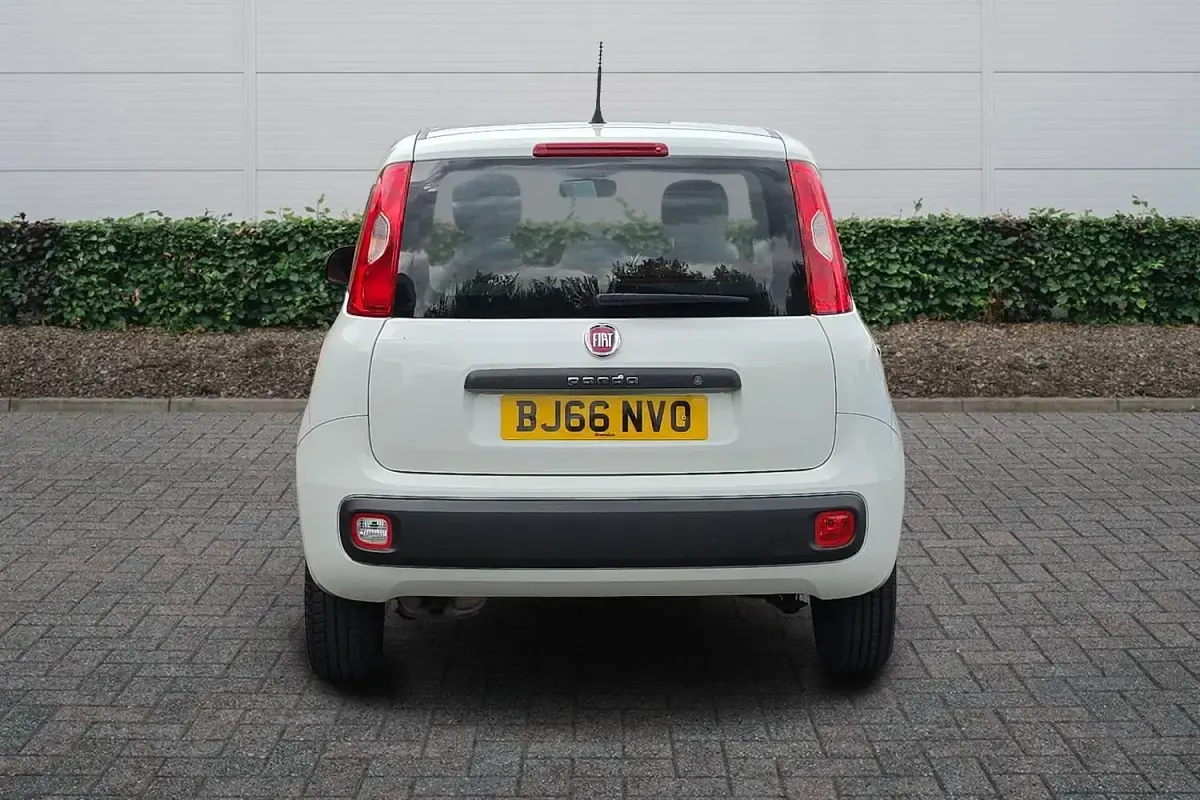 Used Fiat Panda Pop 69 HP (50 kW) 2016 White Hatchback