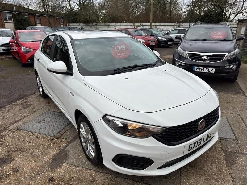 Used Fiat Tipo Easy 120 HP (88 kW) 2019 White Hatchback