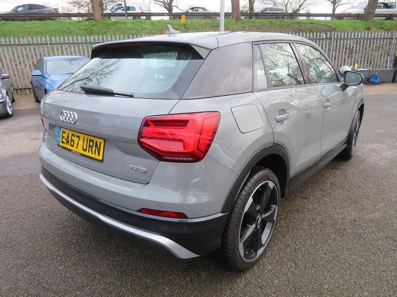 Usado Audi Q2 Design 150 CV (110 kW) 2017 Gris SUV