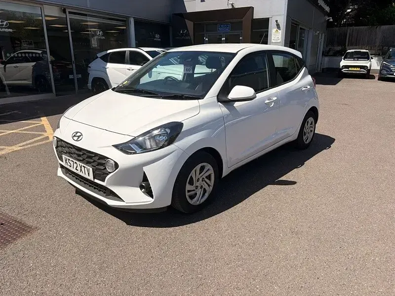 Used Hyundai i10 SE 67 HP (49 kW) 2023 White Hatchback