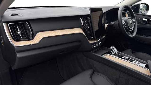 Used Volvo XC60 Plus 247 HP (181 kW) 2025 Green SUV