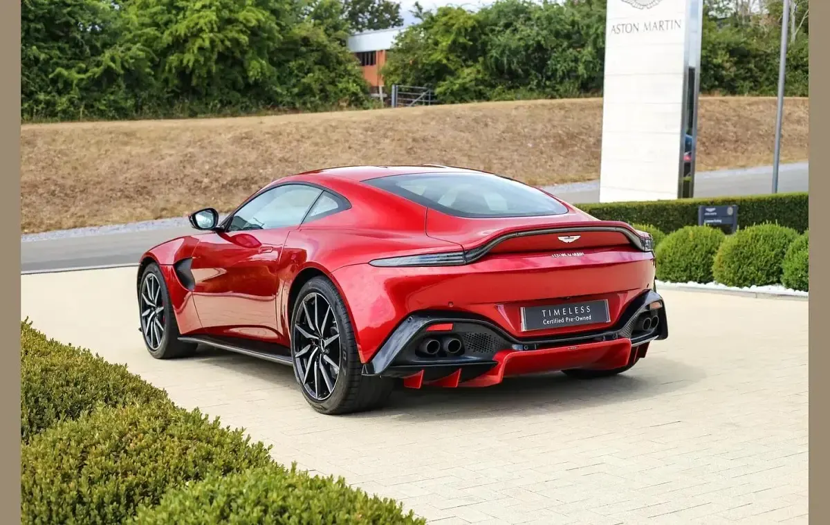 Used Aston Martin Vantage 502 HP (369 kW) 2019 Red Coupe