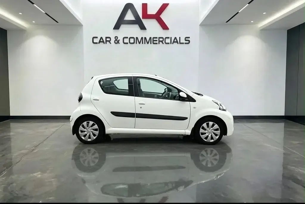 Used Toyota Aygo 2013 White Hatchback