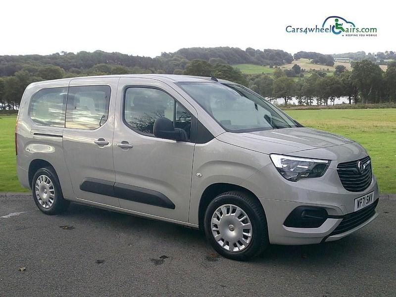 Second-hand Vauxhall Combo Edition 110 CP (80 kW) 2021 Gri Monovolum