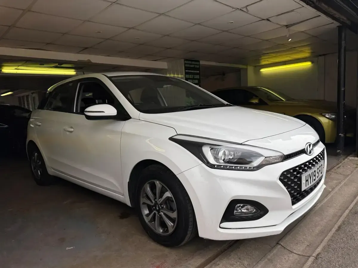 Used Hyundai i20 SE 100 HP (73 kW) 2019 White Hatchback