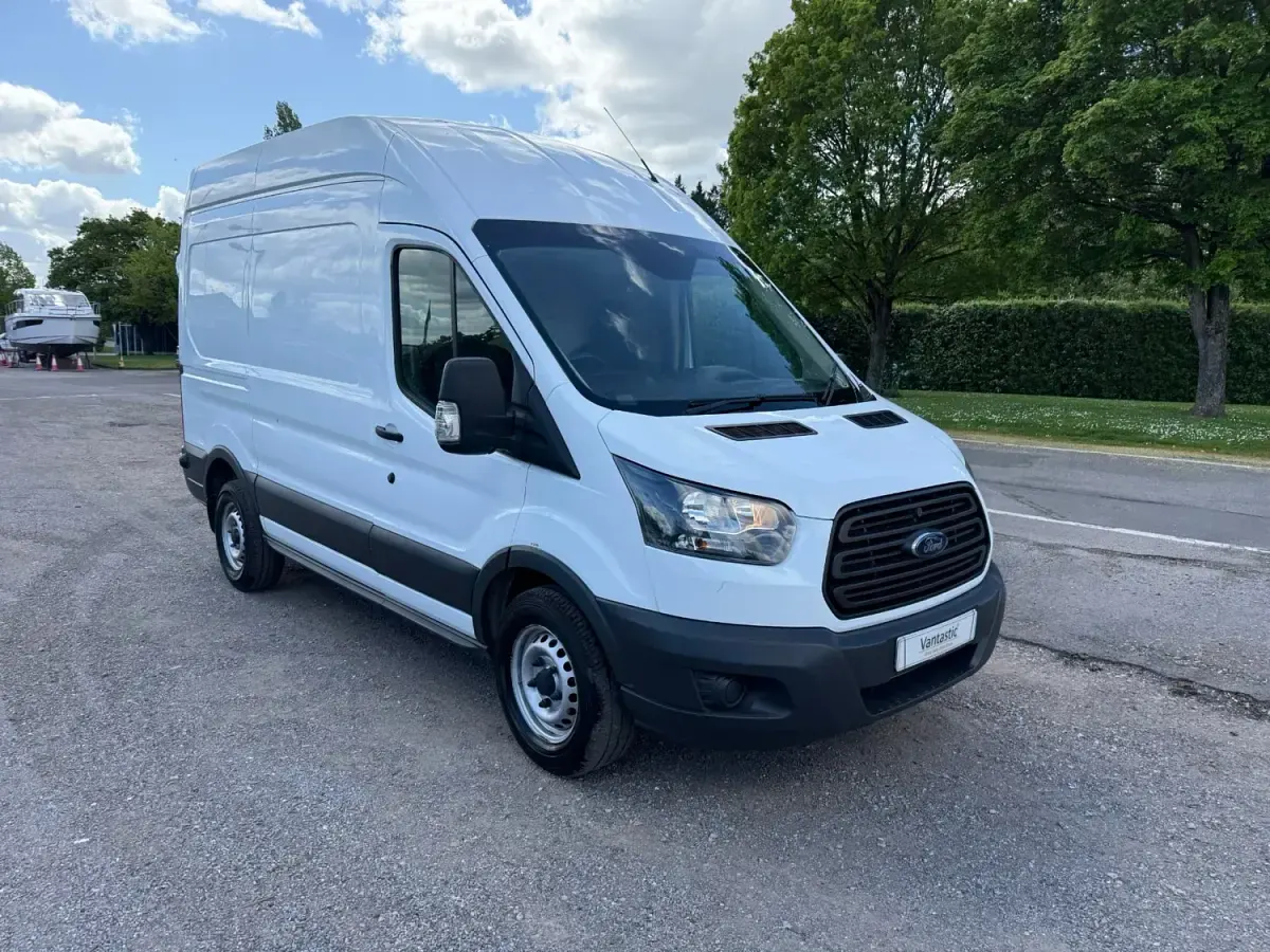 Usado Ford Transit 130 HP (95 kW) 2018 Branco Van