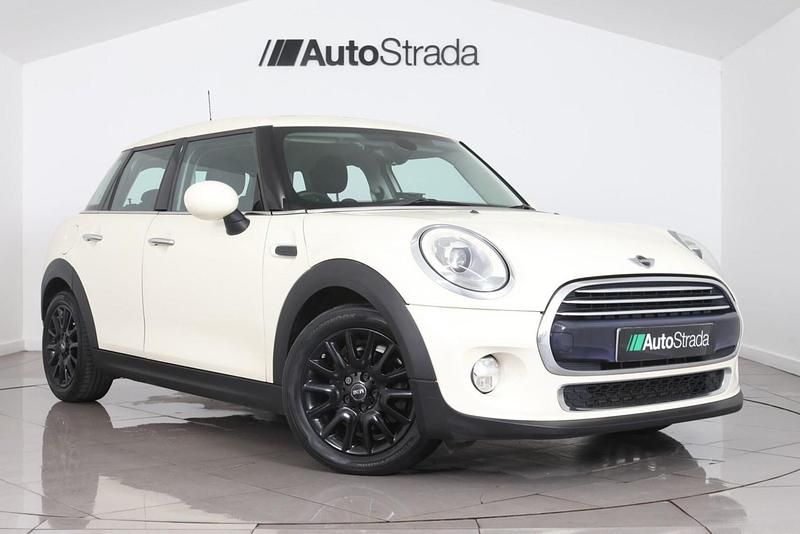 Used Mini Cooper Hatch 2015 White Hatchback