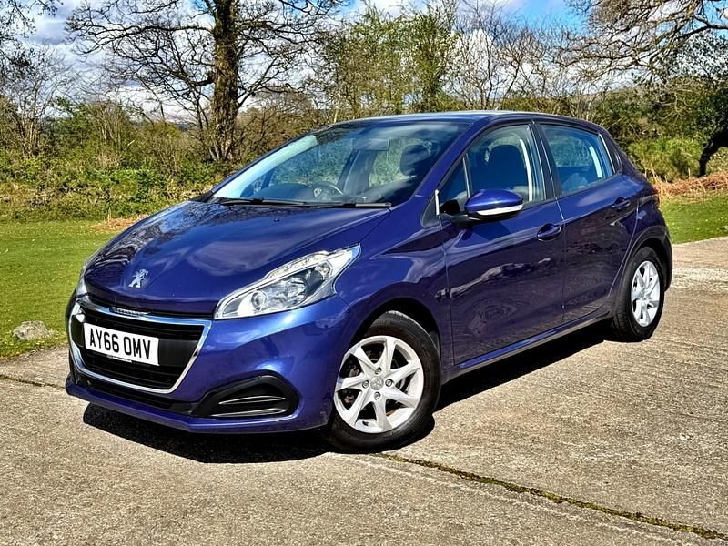 Używany Peugeot 208 Active 2016 Niebieski Hatchback