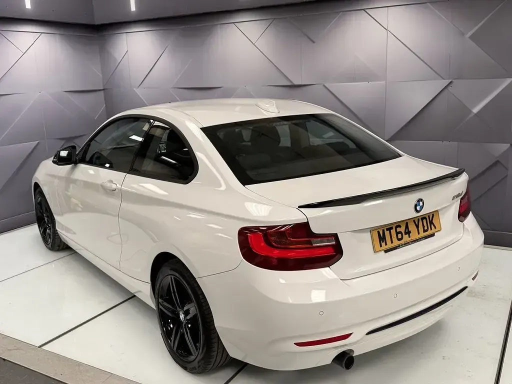 Used BMW 218 Sport Line 143 HP (105 kW) 2014 White Coupe