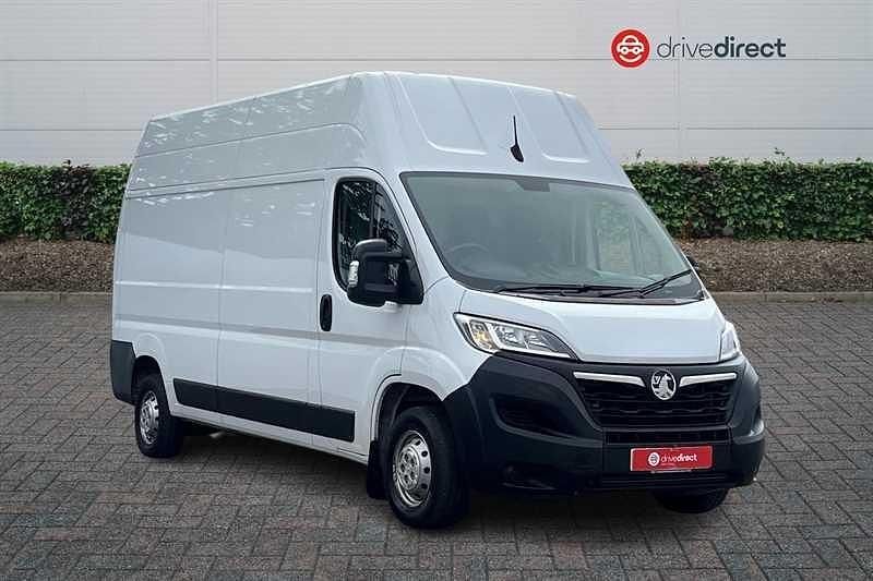 Solid arctic white Used 2024 Vauxhall Movano S Van | £19,995 (Fair price) - Image 1/4