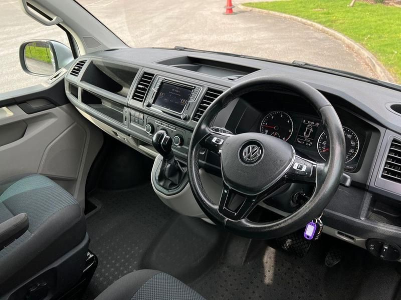 Begagnad VW Transporter Highline 177 HK (130 kW) 2016 Silver Van