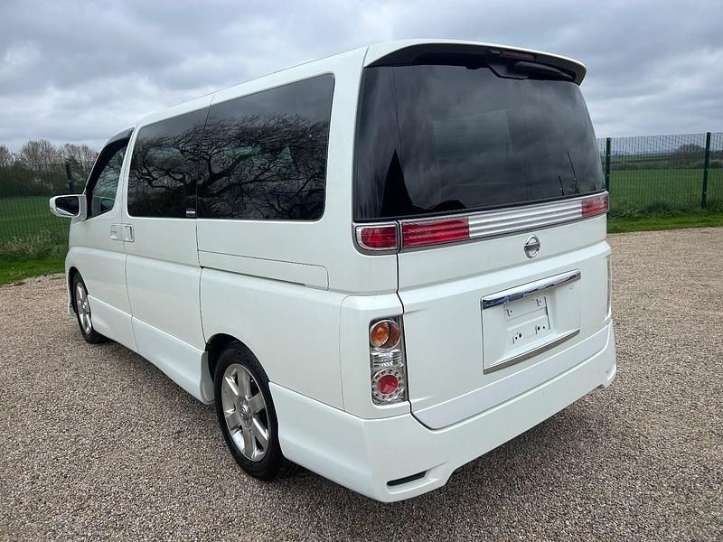 Used Nissan Elgrand 2006 White MPV