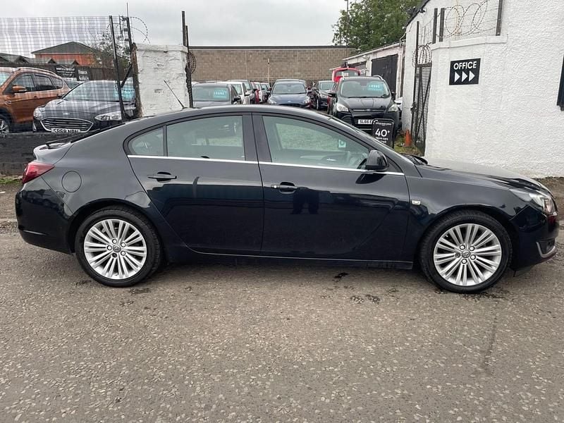 Used Vauxhall Insignia Design Edition 140 HP (102 kW) 2015 Black Hatchback