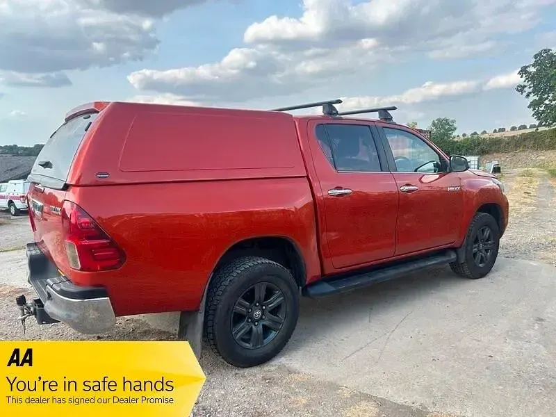 Used Toyota HiLux 150 HP (110 kW) 2022 Orange Pickup