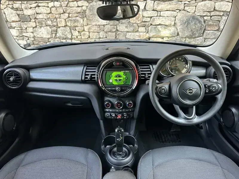 Used Mini Cooper Classic 134 HP (98 kW) 2019 Blue Hatchback