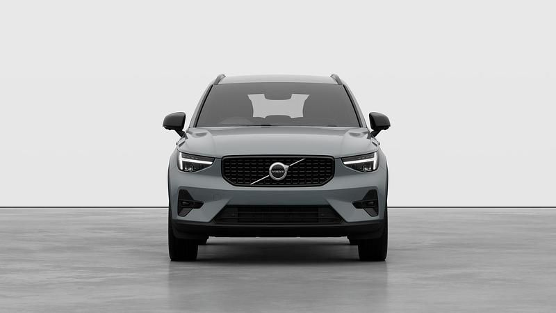 New Volvo XC40 Plus 197 HP (144 kW) 2025 Sand dune SUV