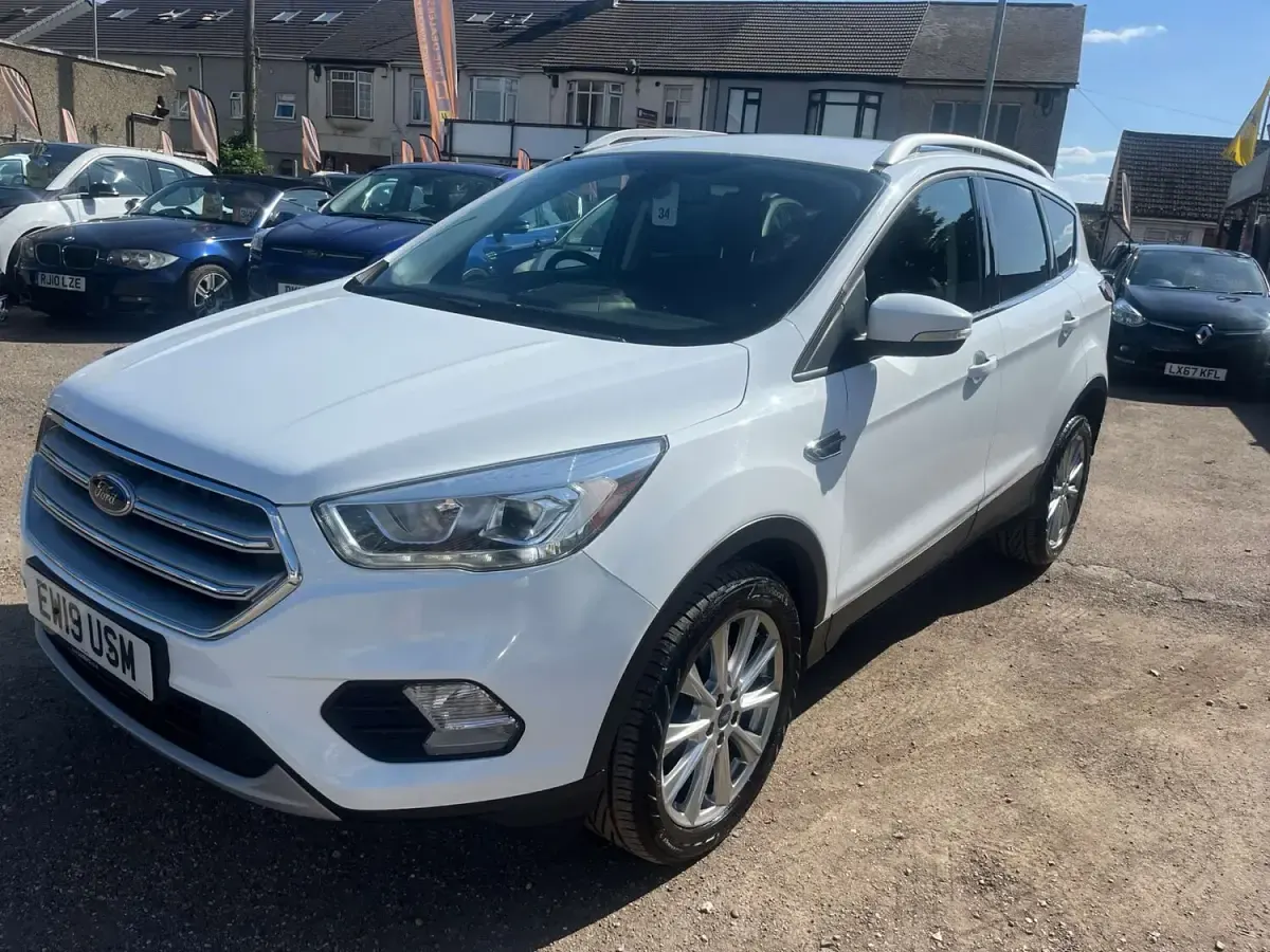 Used Ford Kuga Titanium 150 HP (110 kW) 2019 White SUV