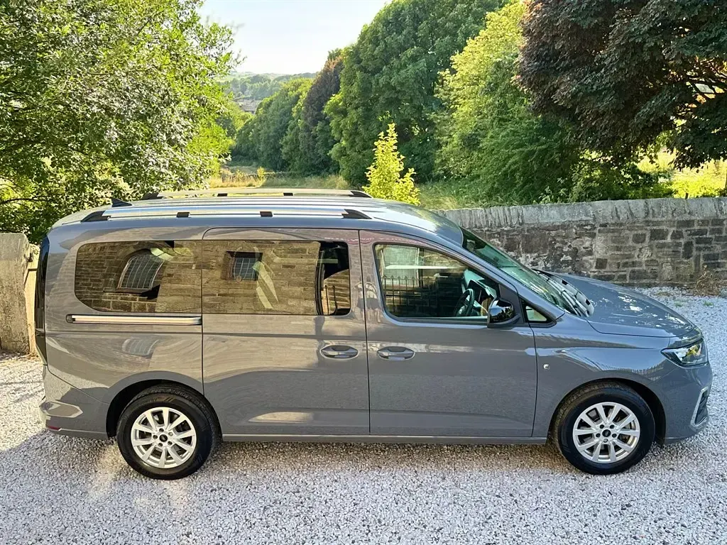 Used Ford Tourneo Connect Titanium 122 HP (89 kW) 2024 Grey MPV