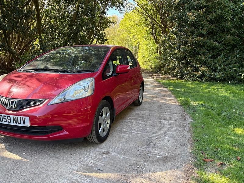Second-hand Honda Jazz ES 100 CP (73 kW) 2009 Roșu Hatchback