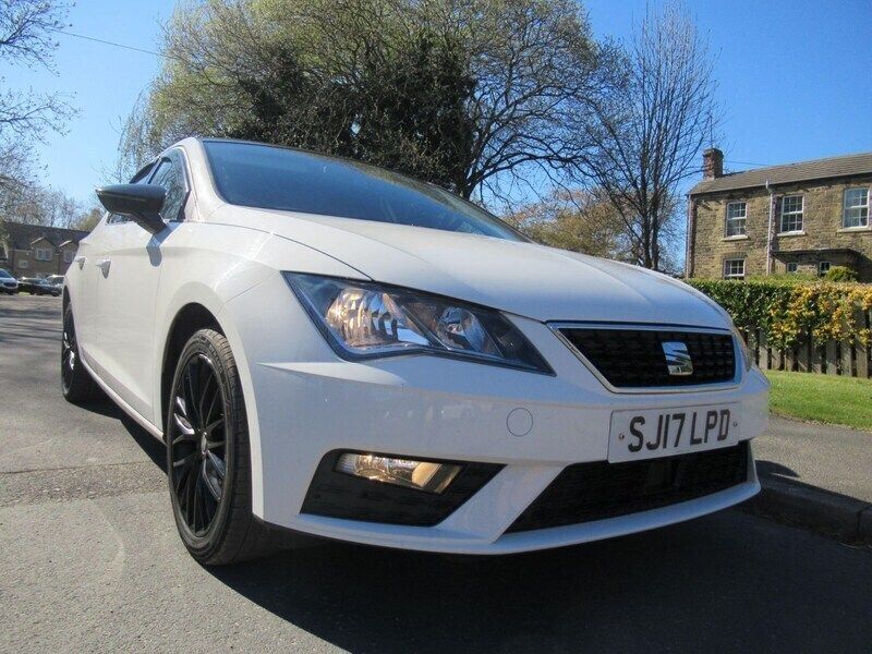 White Used 2017 Seat Leon SE Dynamic Hatchback | £8,495 (Fair price) - Image 1/4