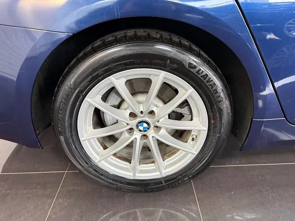 Used BMW 520 Sport Line 190 HP (139 kW) 2017 Blue Sedan