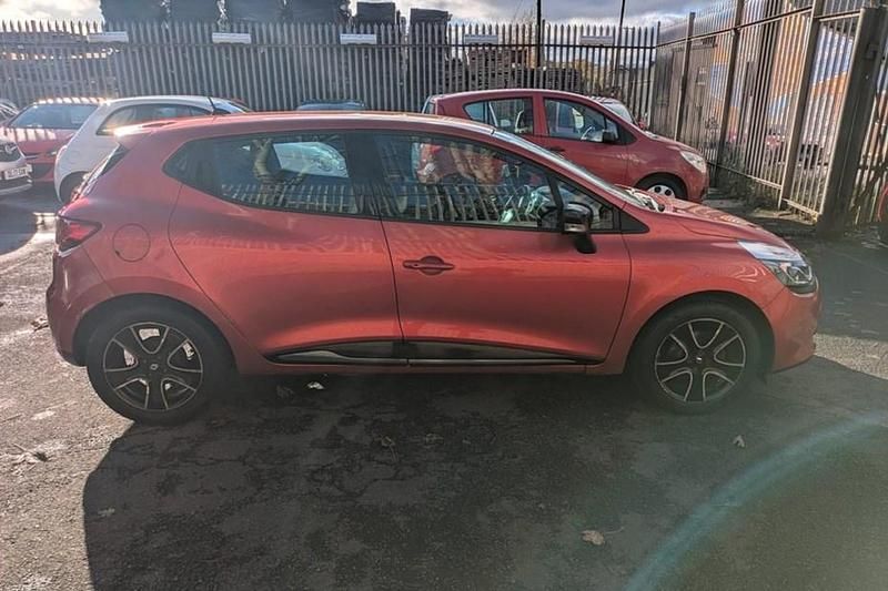Red Used 2014 Renault Clio IV Dynamique Hatchback | £3,995 (Fair price) - Image 1/1