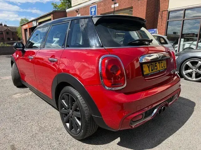 Begagnad Mini Cooper S Hatch 192 HK (141 kW) 2015 Röd Halvkombi
