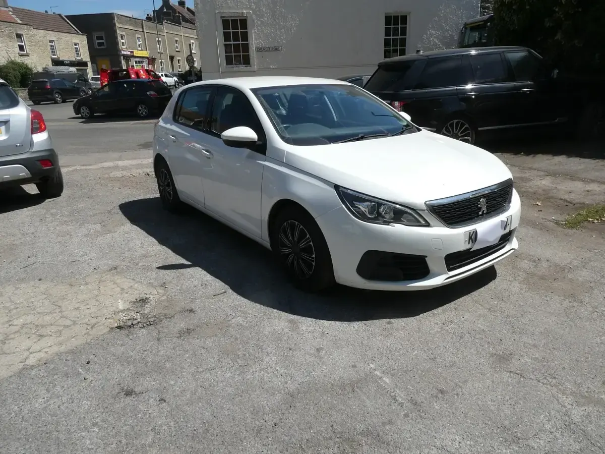 Used Peugeot 308 Access 2018 White Hatchback
