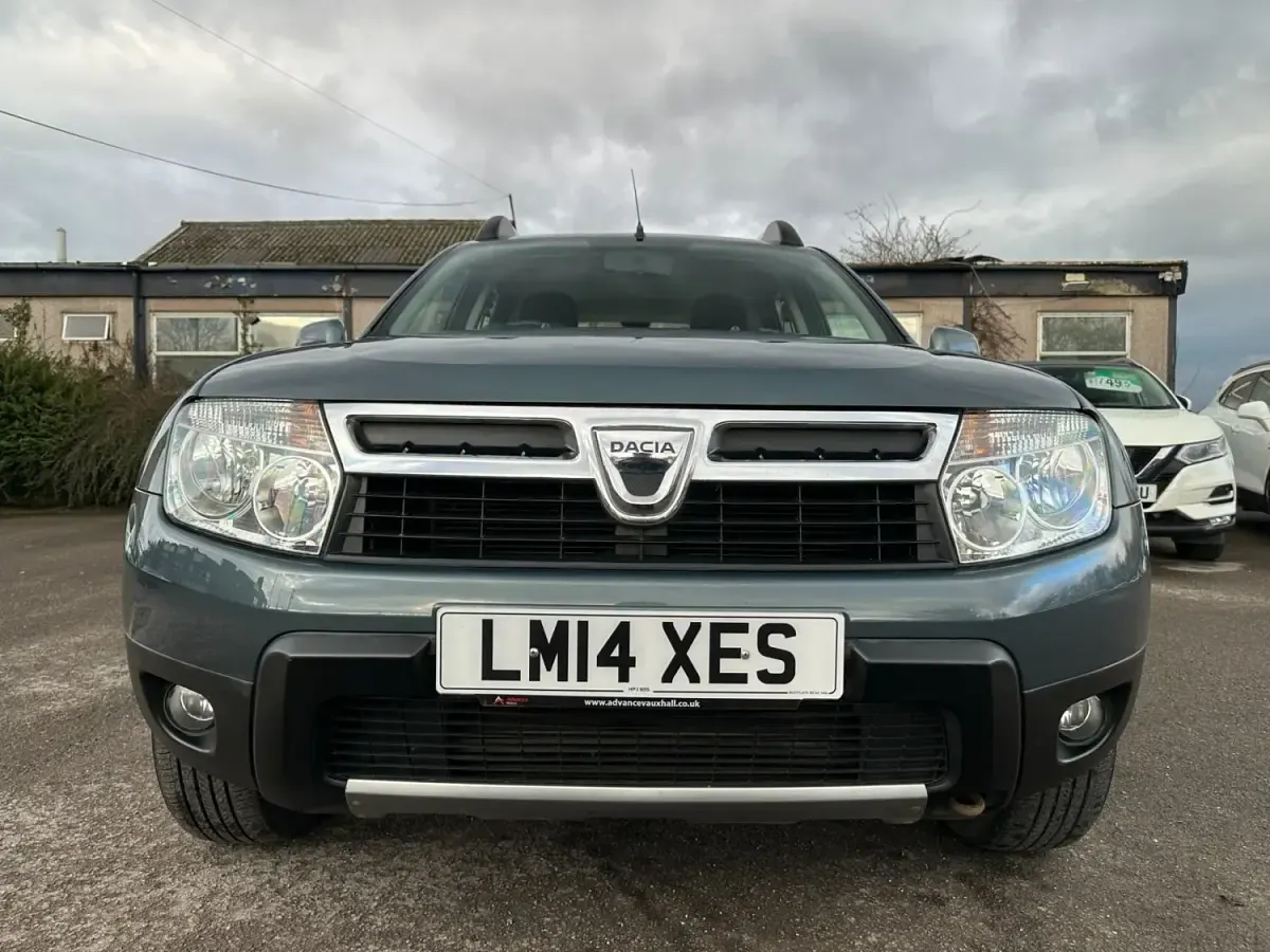 Usado Dacia Duster Lauréate 110 HP (80 kW) 2014 Cinzento SUV