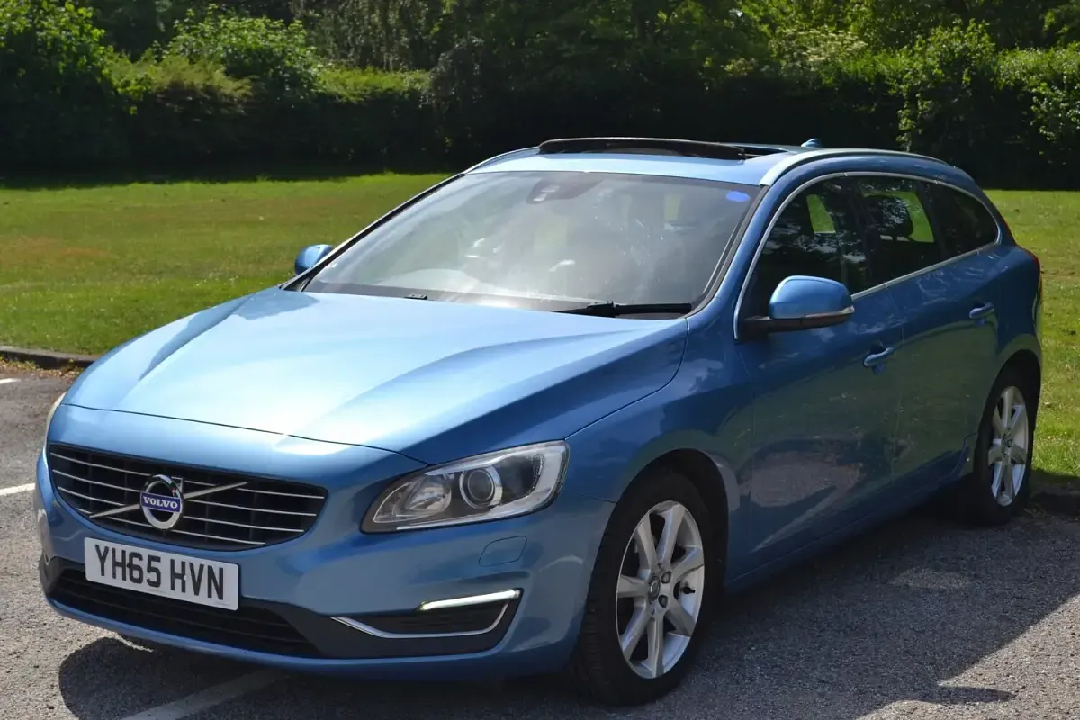 Usado Volvo V60 SE Lux 2015 Azul Carrinha