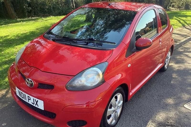 Used Toyota Aygo 68 HP (50 kW) 2011 Red Hatchback