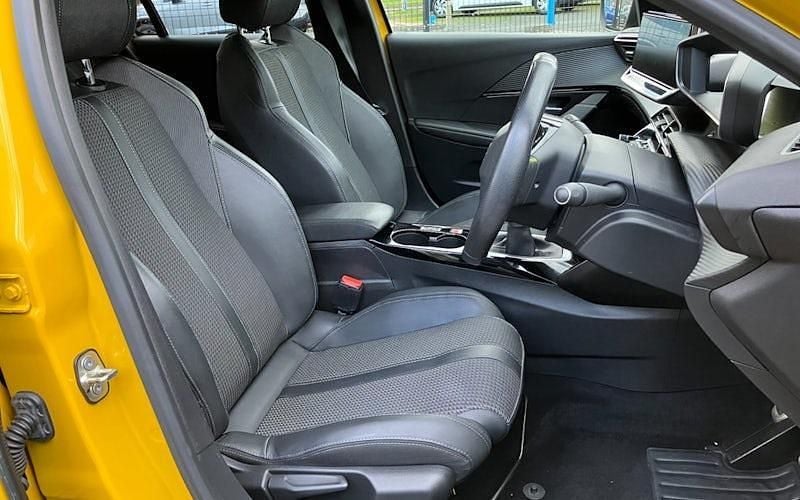 Second-hand Peugeot 208 GT-line 102 CP (75 kW) 2020 Galben Hatchback