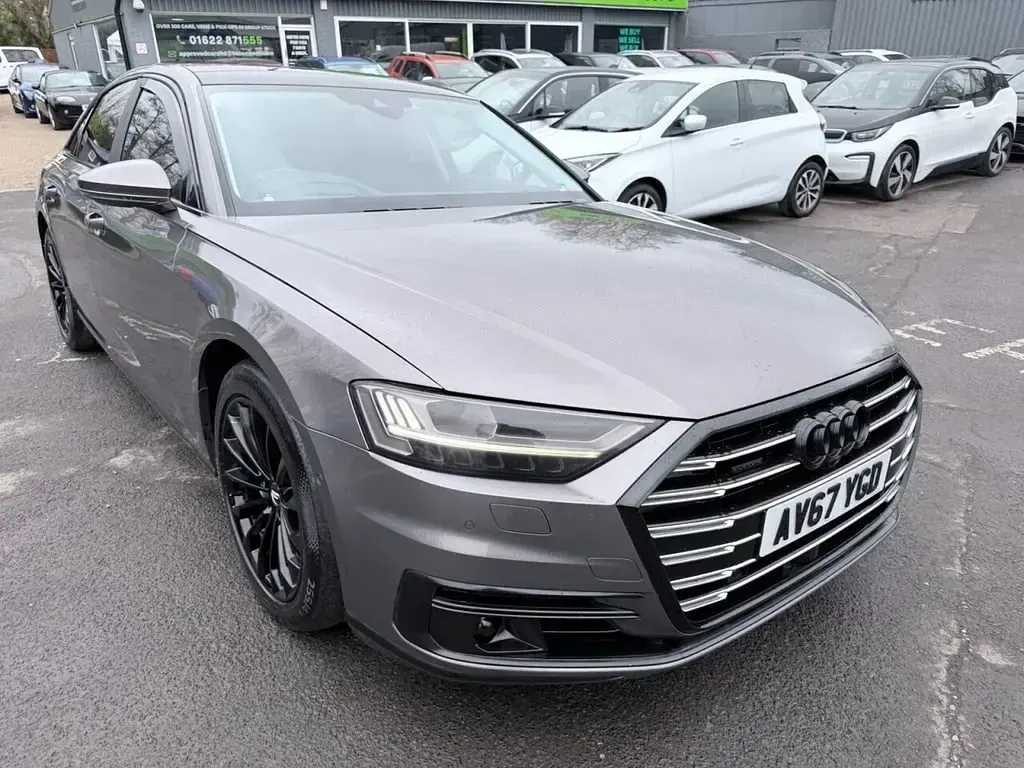 Usado Audi A8 Advanced 262 HP (192 kW) 2017 Cinzento Sedan
