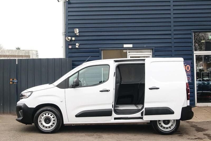 White Used 2024 Peugeot Partner MPV | £16,837 (Good price) - Image 1/3