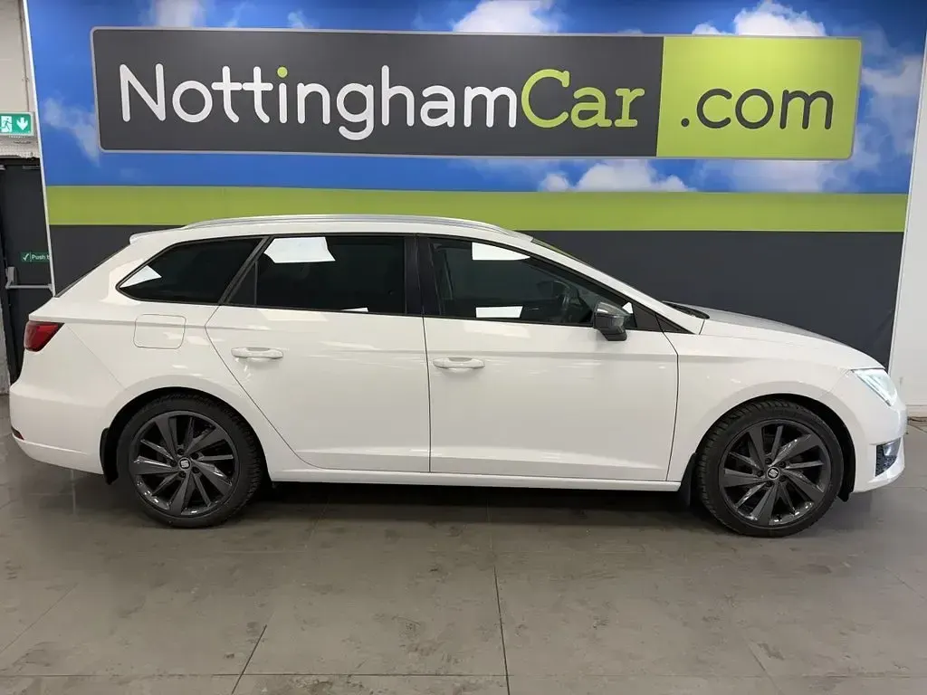 Used Seat Leon FR 150 HP (110 kW) 2015 White Estate