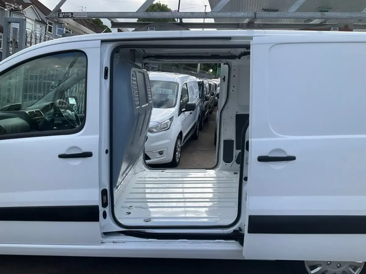 Begagnad Citroën Dispatch 90 HK (66 kW) 2009 Vit Minibuss
