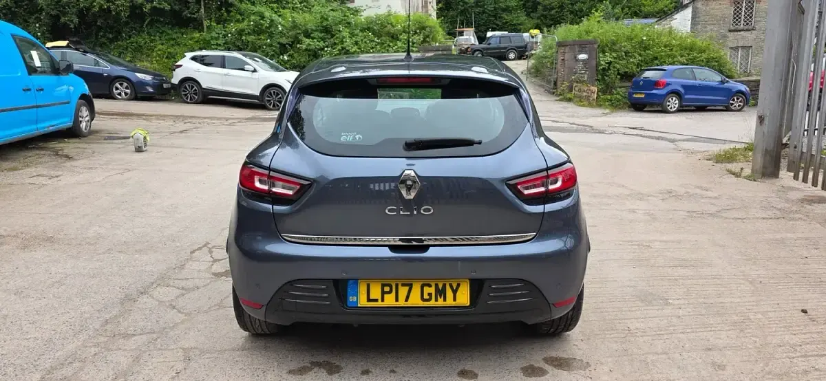 Used Renault Clio Dynamique 120 HP (88 kW) 2017 Grey Hatchback
