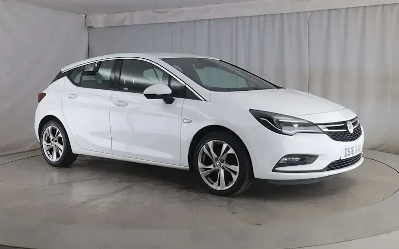Käytetty Vauxhall Astra SRi 105 HP (77 kW) 2017 Viistoperä