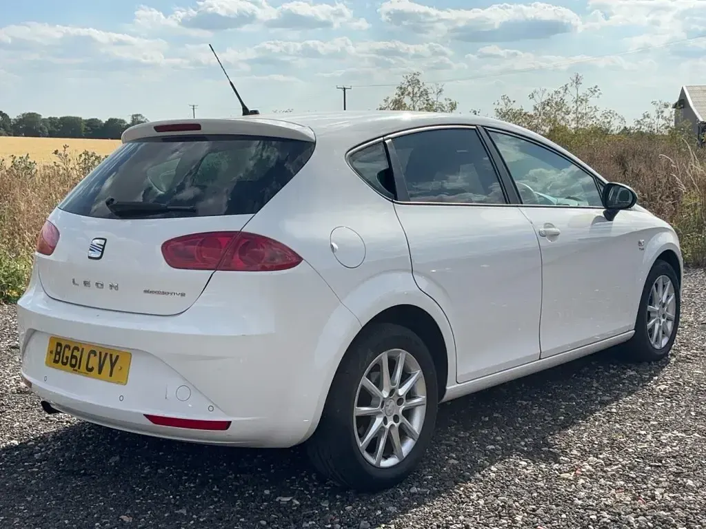 Used Seat Leon Copa 105 HP (77 kW) 2011 White Hatchback